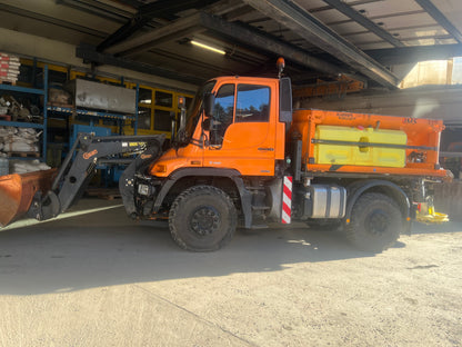 Unimog U400 lang (optional mit Schneepflug und Streuer 3,5m3)