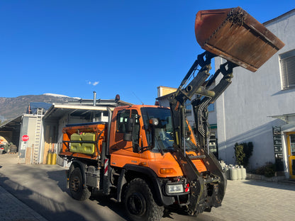 Unimog U400 lungo (opzionale con lama sgombraneve e spargitore 3,5 m3)