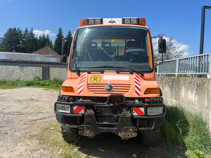 Unimog U400 (opzionale con lama sgombraneve e spargitore 2,0m3)