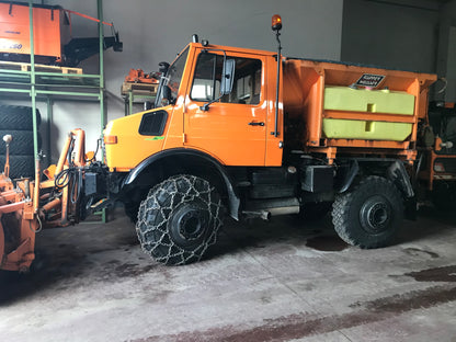 Unimog U1600 (opzionale con spazzaneve e spargitore 2,0m3)