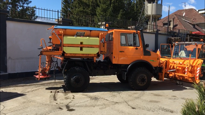 Unimog U1600 (opzionale con spazzaneve e spargitore 2,0m3)