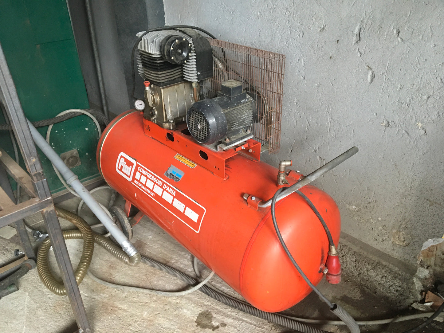 Compressore ad aria compressa a pistoni FINI 380V 3PH. 300 litri